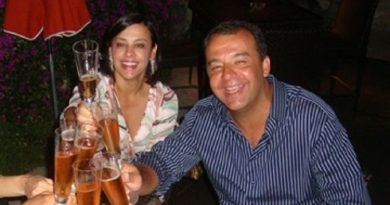 Crédito: Blog do Garotinho/Divulgação. O governador Sérgio Cabral acompanhado de sua mulher, Adriana Ancelmo, de Fernando Cavendish e da mulher dele, Jordana Kfouri, morta em um acidente de helicóptero na Bahia em junho de 2011.