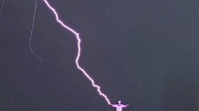 cristo-redentor-soltando-raios-1477452235726_615x470