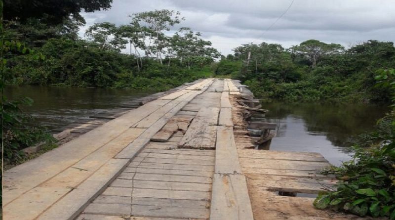Ponte onde o caminhão caiu. (Foto WhatsApp-Jornal Folha do Progresso)