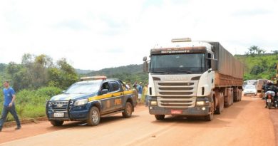 PRF- Policia rodoviária esta no local.