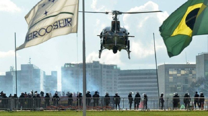 x67905469_Brasilia-DF-24-05-2017Confronto-entre-manifestantes-e-policiais.jpg.pagespeed.ic.GBu4esTbPA