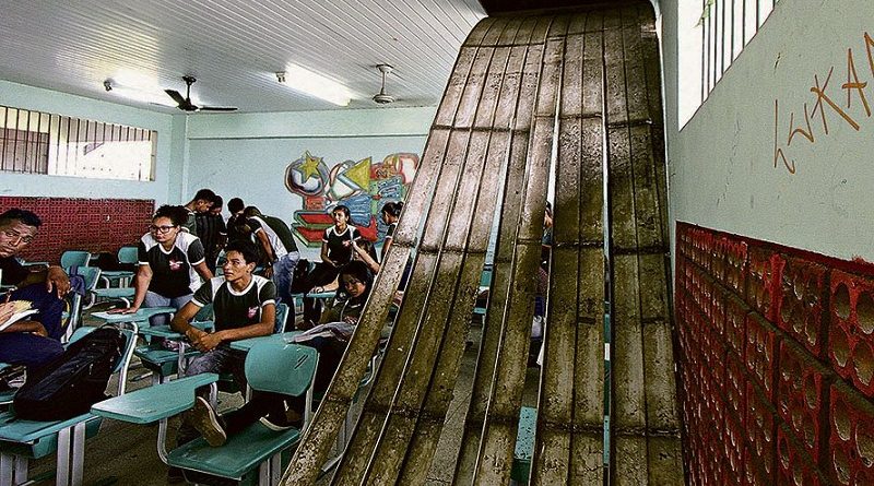 destaque-426229-a3-forro-de-escola-desaba-dc-arquivo