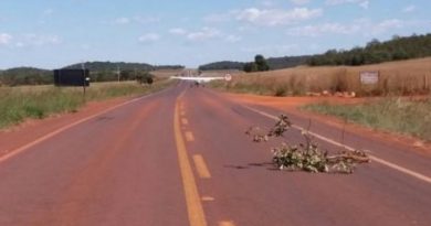 aviao-faz-pouso-de-emergencia-em-rodovia-de-mt