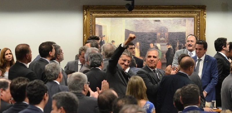 13jul2017---ccj-rejeita-parecer-que-recomendava-continuidade-da-denuncia-contra-temer-1499984411520_615x300