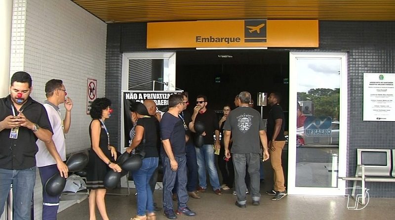 jt1-120917-manisfestacao-aeroporto