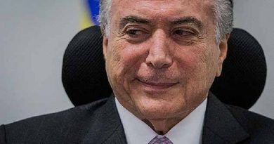 BRASÍLIA, DF, 29.05.2017: TEMER-DF - O presidente Michel Temer se reúne com presidentes das operadoras aeroportuárias vencedoras do leilão de concessão dos aeroportos de Fortaleza, Salvador, Florianópolis e Porto Alegre. (Foto: Eduardo Anizelli/Folhapress)
