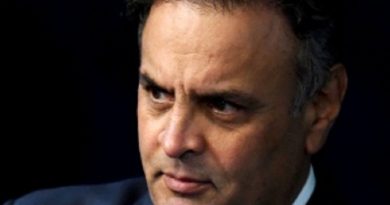 aecio-neves-1501605338531_300x420