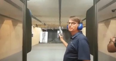 parlamentar-fez-declaracao-de-dentro-de-uma-cabine-de-tiros-nos-estados-