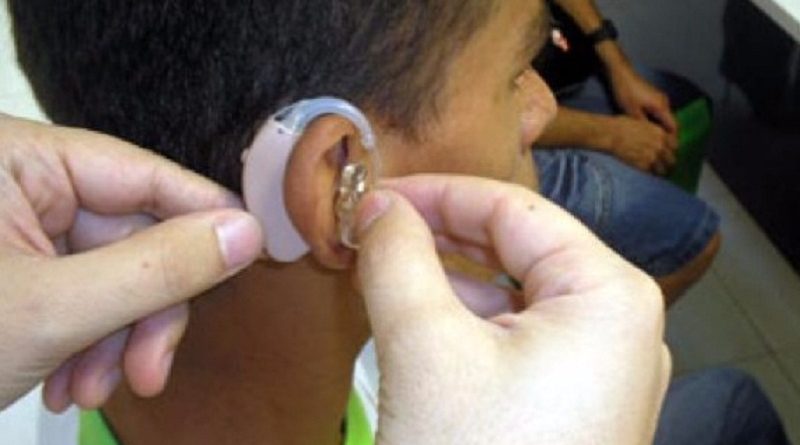 aparelho_para_surdez_-_cyntia_veras-governo_do_piaui