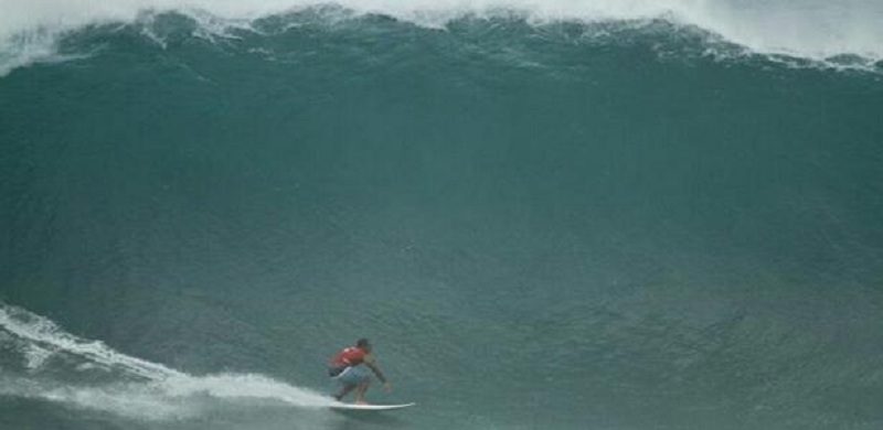 marcos-monteiro-pega-onda-na-cacimba-do-padre-em-fernando-de-noronha-pe-1505999085205_v2_615x300