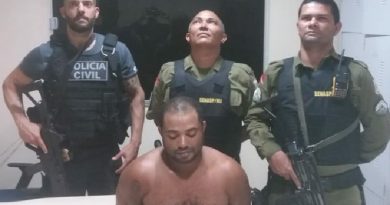 A Prisão teve no comando da Guarnição do Sargento Cruz ,  Cb Derivaldo e J. Lima e Investigador Mauro da policia civil. (Foto Divulgação Policia)