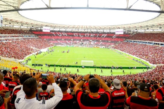 torcida-do-flamengo-lotou-o-maracana-na-volta-do-time-ao-palco-preferido-1477422993889_615x470