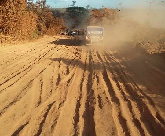 Poeira na rodovia BR 163 (Foto:Reprodução Jornal Folha do Progresso)