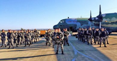 BRASILIA DF 20/09/2018 INTERNACIONAL - CRISE REFUGIADOS FRONTEIRA BRASIL E VENEZUELA / RORAIMA - Os primeiros 60 integrantes da Força Nacional destinados ao reforço da segurança em Pacaraima, cidade na fronteira com a Venezuela em Roraima , saíram da Base Aérea de Brasília por volta das 8h30 desta segunda-feira, 20 (horário de Brasília). FOTO Ministério da Segurança Pública
