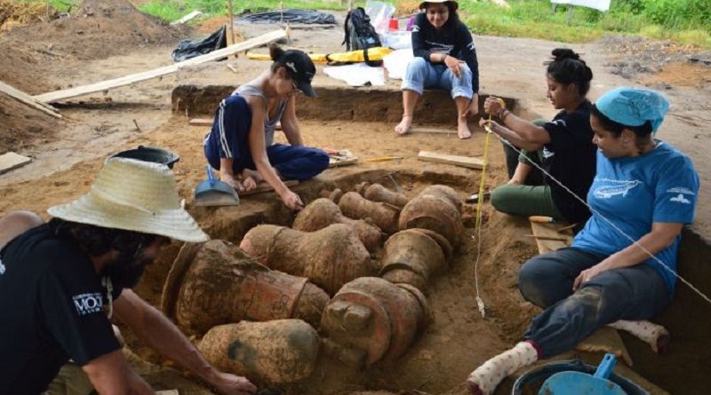 trabalho-dos-arqueologos-revelou-nove-urnas-funerarias
