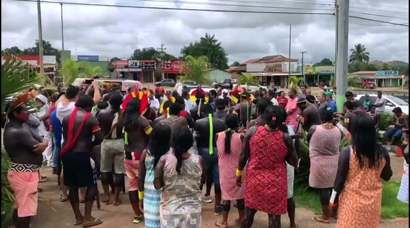 Centenas de índios Kayapó protestam na Prefeitura de Ourilândia do Norte Centenas de índios Kayapó protestam na Prefeitura de Ourilândia do Norte Reprodução/TV Liberal