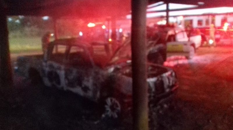 Carro do Ibama ficou destruído após pegar fogo na sede do órgão, em Brasília — Foto: CBMDF/Divulgação