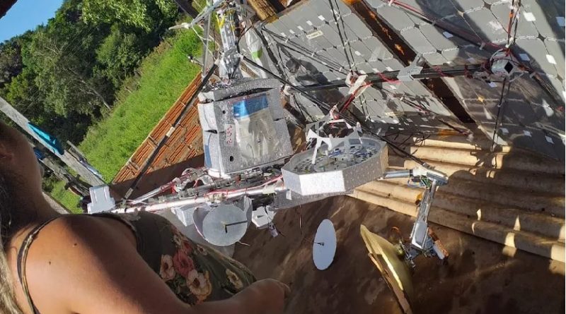 Equipamento do projeto Loon encontrado em propriedade rural da comunidade Aracuri, região do Lago Grande, em Santarém-PA — Foto: Aurivane Pereira/Arquivo pessoal Equipamento do projeto Loon encontrado em propriedade rural da comunidade Aracuri, região do Lago Grande, em Santarém-PA — Foto: Aurivane Pereira/Arquivo pessoal