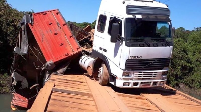 Acidente-caminhão-ponte-sobre-a-água-Tapurah-3-agosto-de-2019-reprodução-1024x579