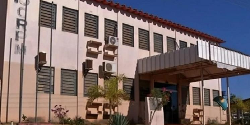 aluno mata professor