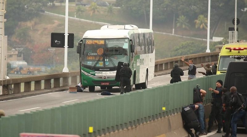 xsequestro-onibus.jpg.pagespeed.ic.omuvEdIeeK