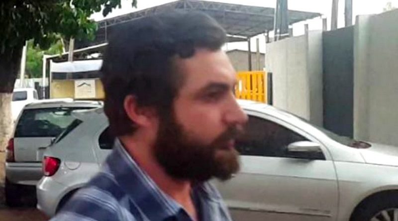 O suspeito se apresentou na delegacia de Sorriso acompanhado de dois advogados e foi preso no domingo (10).