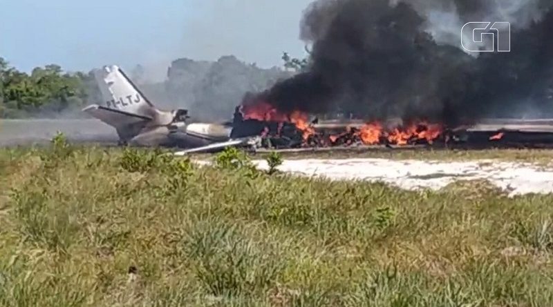 Aeronave caiu em Maraú, na Bahia — Foto: Dudu Face/Camamu Noticias