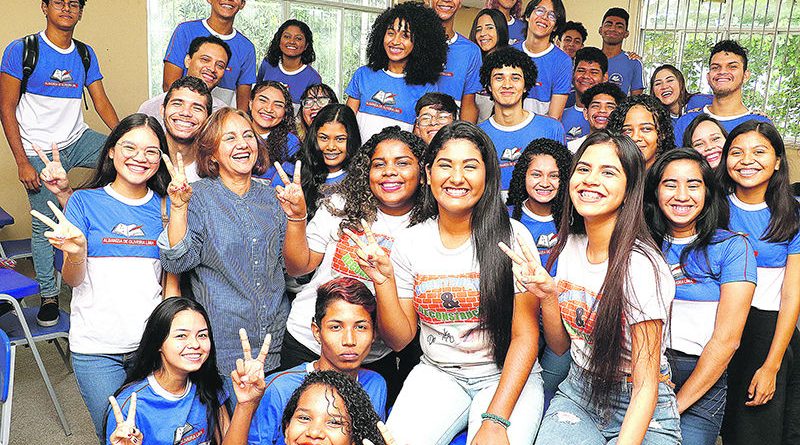 Belém, Pará, Brasil. Cidade. Estudantes da Escola Estadual Albanizia de Oliveira Lima, alcamçam no ENEM a nota 980. 20/01/2020. Foto: Irene Almeida/Diário do Pará.