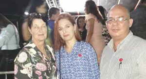 Diretora da Escola Tancredo Neves, Professora Franciele Deon e Claudinho Leite  na troca de comando do 53 BIS (Foto:Claudinho Leite)