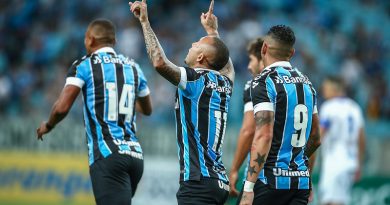 RS - FUTEBOL/CAMPEONATO GAUCHO 2020 /GREMIO X  ESPORTIVO - ESPORTES - Lance da partida entre Gremio e Esportivo disputada na noite desta segunda-feira, na Arena do Gremio, em partida valida pela Campeonato Gaucho 2020. FOTO: LUCAS UEBEL/GREMIO FBPA