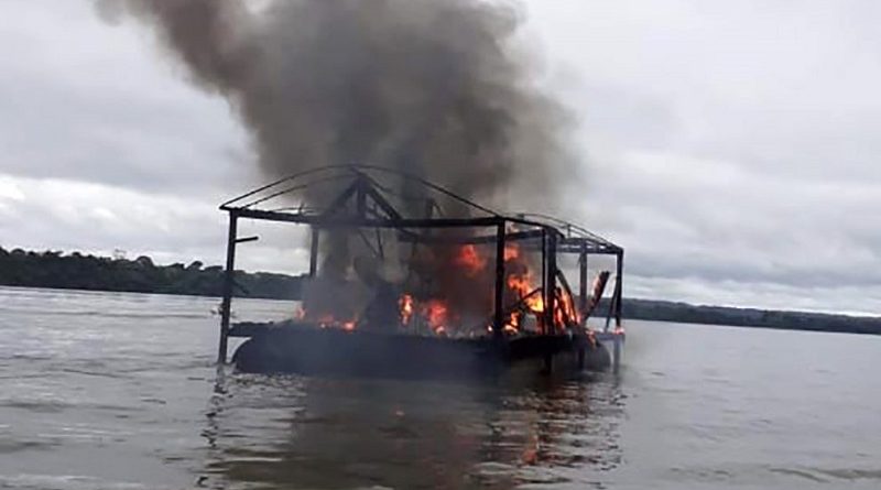 Rio-Ibama-destruição-embarcacção-maio-2020-divulgação-990x556