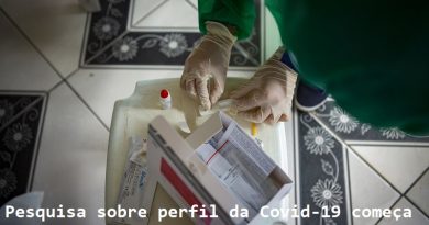 A aluna de enfermagem checa o teste rápido de coronavírus,  no bairro da Terra Firme, durante Pesquisa Epidemiológica da Covid 19, realizada pela Uepa e Sespa, em Belém e Ananindeua.

FOTO: NAILANA THIELY/ ASCOM UEPA
DATA: 30.06.2020
BELÉM-PARÁ