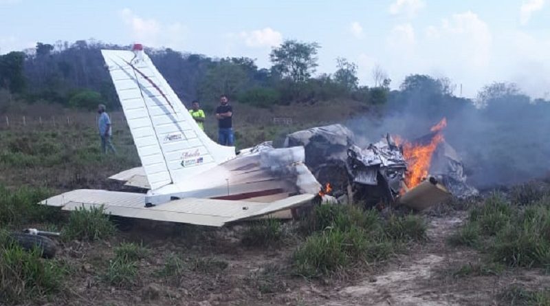 Avião ficou destruído pelo fogo (Foto:Arquivo)