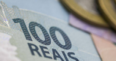 cem reais