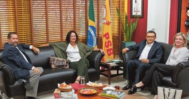 xesquerda.png.pagespeed.ic.ej4HOACGm9