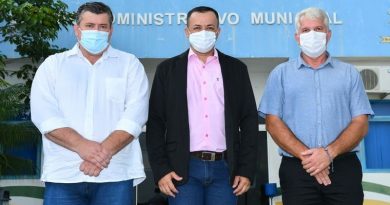 Secretário de Indústria e Comércio:  Fabiano Roberto Andreacci, natural de Ivinhema/MS.  Formado em contabilidade e pós graduado em Auditoria e Perícia. Residente neste  município há 10 anos. Exerceu a função de presidente da Acinp/CDL. Juntos realizaremos um trabalho de excelência pelo município que amamos e queremos ver desenvolver.