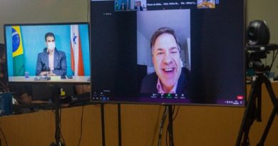 O governador Helder Barbalho em videoconferência com o embaixador dos EUA, Todd Chapman | Foto: Agência Pará
