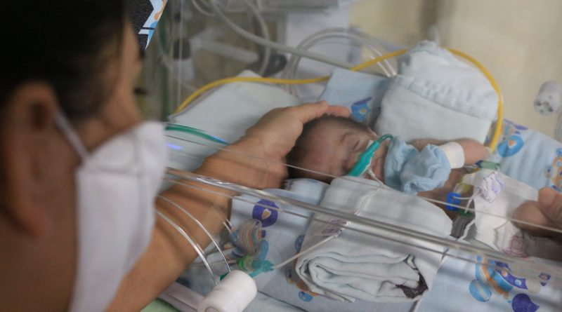 A presença da mãe é importante e essencial nos cuidados ao bebê prematuro- HMIB- Pró-Saude