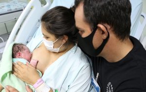 Aleitamento Materno na primeira hora de vida com o pai ao lado- Pró-Saúde