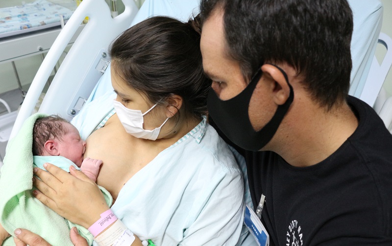 Aleitamento Materno na primeira hora de vida com o pai ao lado- Pró-Saúde