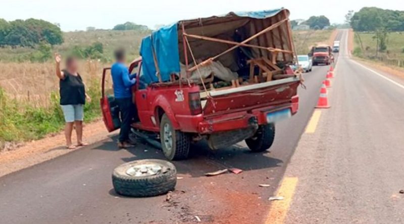 Colisão-Mitsubishi-L-200-vermelha-e-careta-1-setembro-2021-divulgação-990x556
