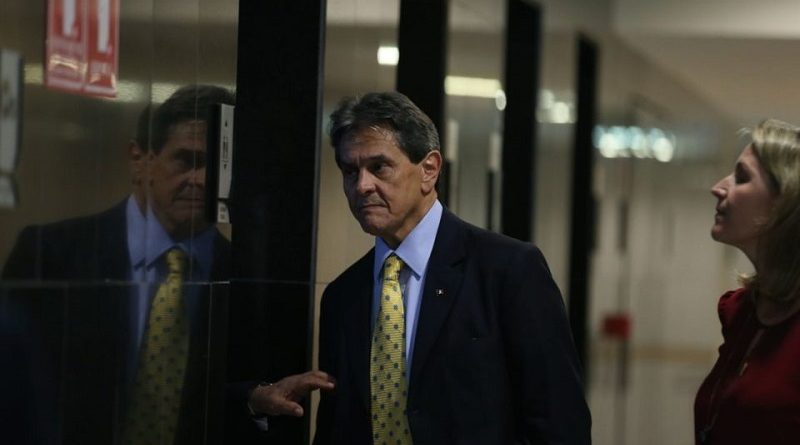 Brasília - Presidente Nacional do PTB, Roberto Jefferson, fala à imprensa após reunião com o presidente Michel Temer, no Palácio do Planalto (Valter Campanato/Agência Brasil)
- Assuntos: Roberto Jefferson, Michel Temer, Palácio do Planalto