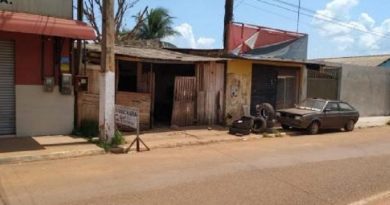 Bebe-de-apenas-1-ano-e-encontrada-nua-e-sozinha-em-via-publica