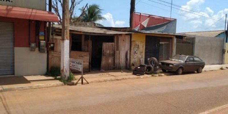 Bebe-de-apenas-1-ano-e-encontrada-nua-e-sozinha-em-via-publica