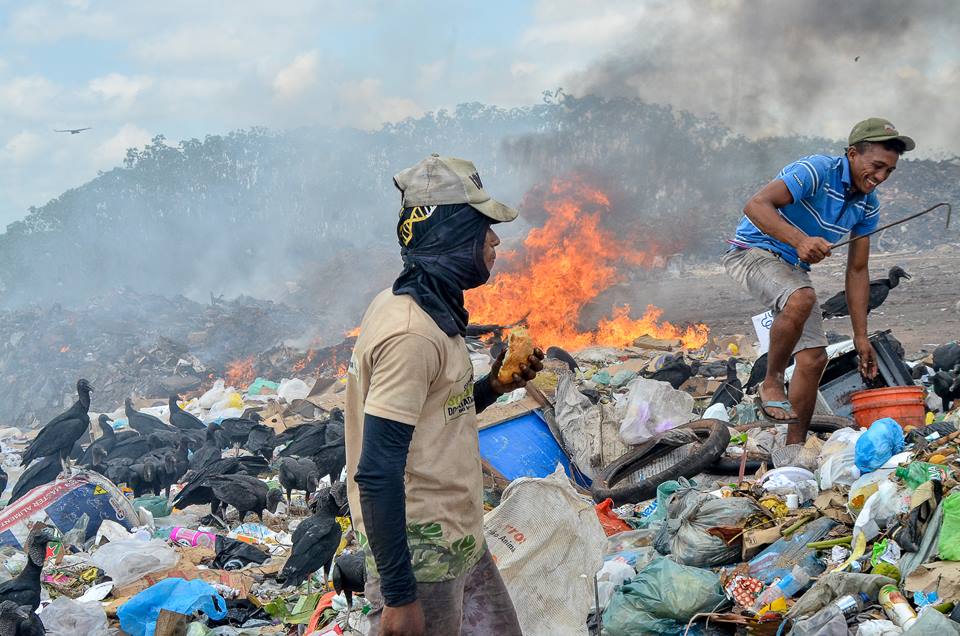 Adriano dos Santos é catador no lixão da PiçarreiraJoão Paulo Guimarães/Especial para o Metrópoles