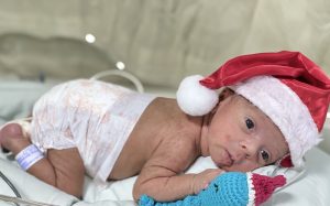 Bebês-internados-no-HRSP-participam-de-ensaio-fotográfico-de-Natal.-Fotografia-Comunicação-Pró-Saúde-2-1.jpg