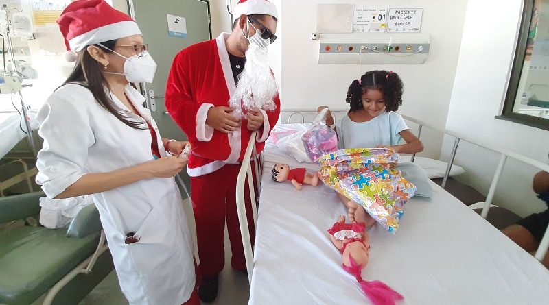 Entrega de presentes de Natal no Hospital Regional do Baixo Amazonas, em Santarém - Foto Comunicação Prá-Saúde