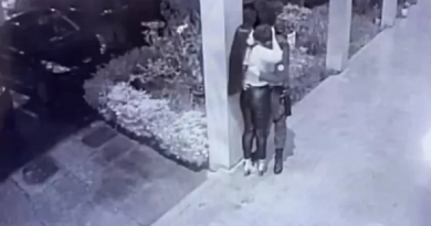 pms-beijando-mulheres