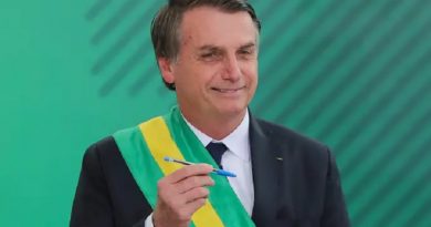 bolsonaro caneta