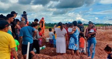 Sepultamento foi acompanhado por familiares e colegas da família (Foto| James Oliveira/ RBATV)